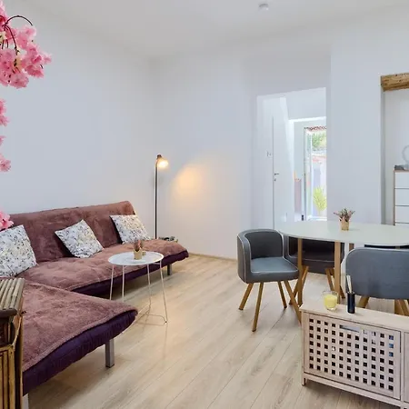 Large In Centre Pula! Appartement