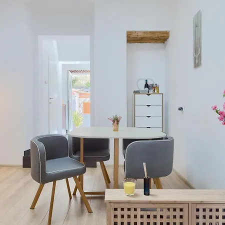 Appartement Large In Centre Pula! *