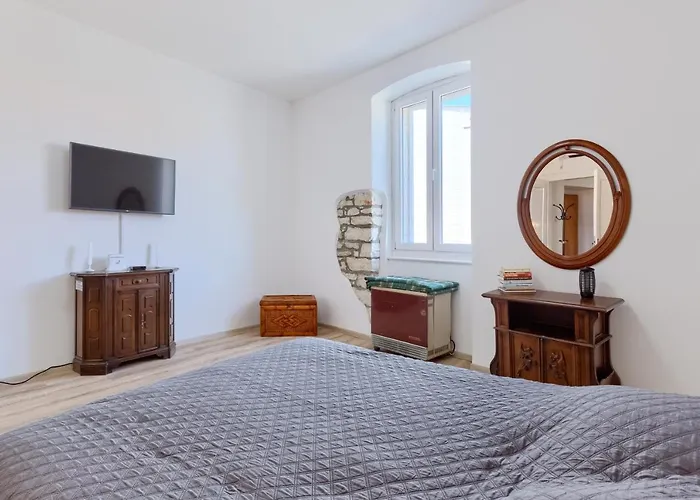 Apartamento Large In Centre Pula! *