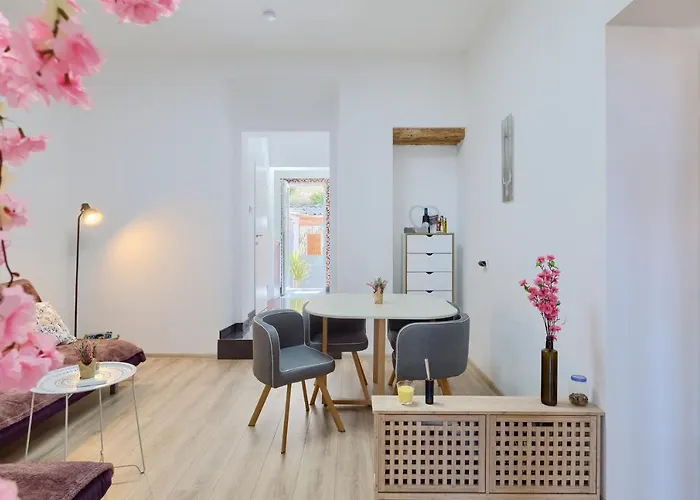 Large In Centre Pula! Appartement *